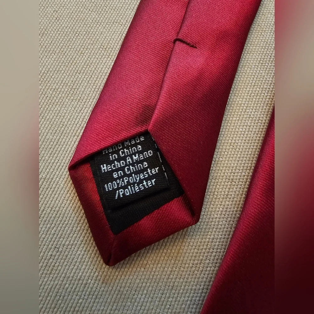 VGUC Boys Dockers Burgundy Tie